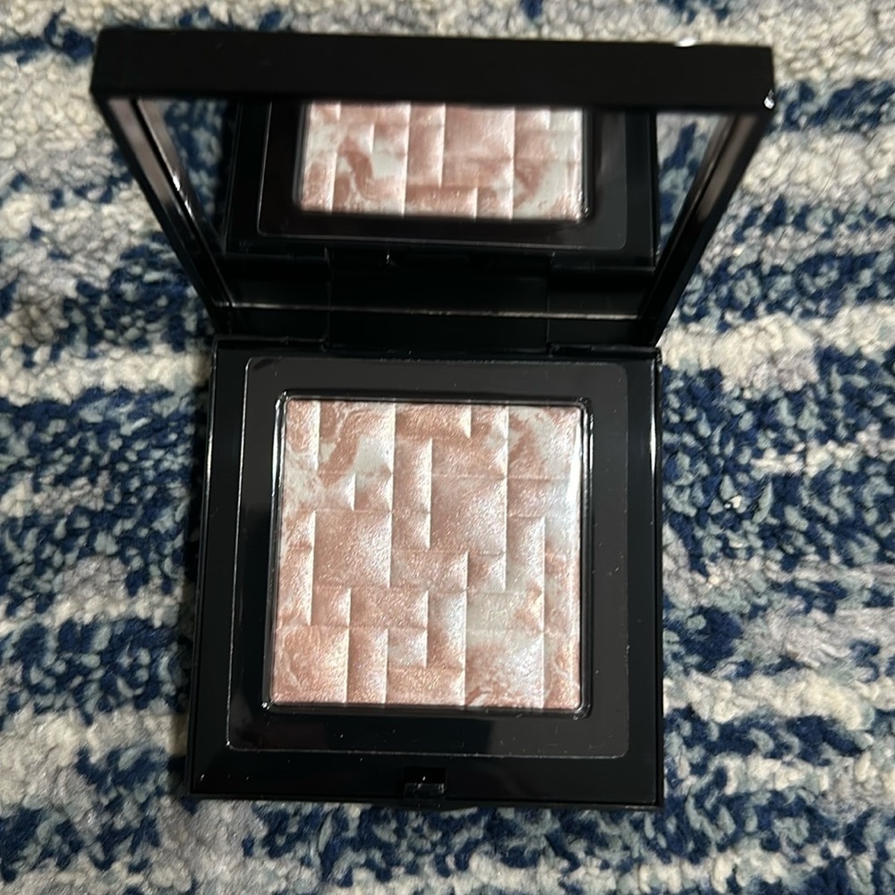 Bobbi Brown Highlighting Powder